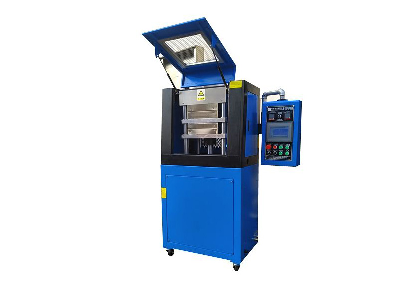 廣東利拿實業的密閉式硫化機